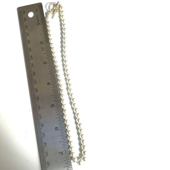 Faux pearl single strand choker necklace - Picture 4 of 4